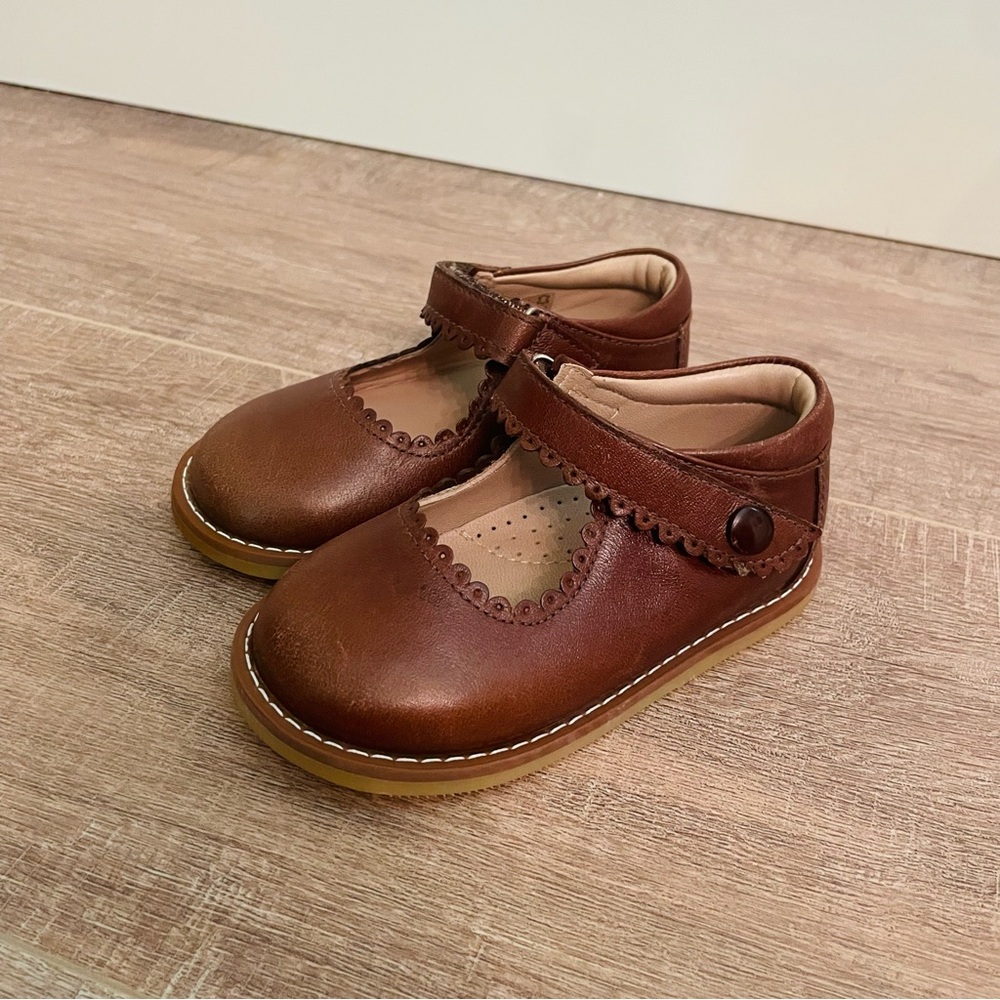 Elephantito Brown Scallop Mary Jane Size 6
